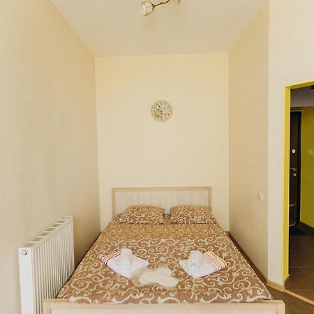 Затишні Apartments Біля Жд Вокзалу Ivano Frankivsk Bagian luar foto