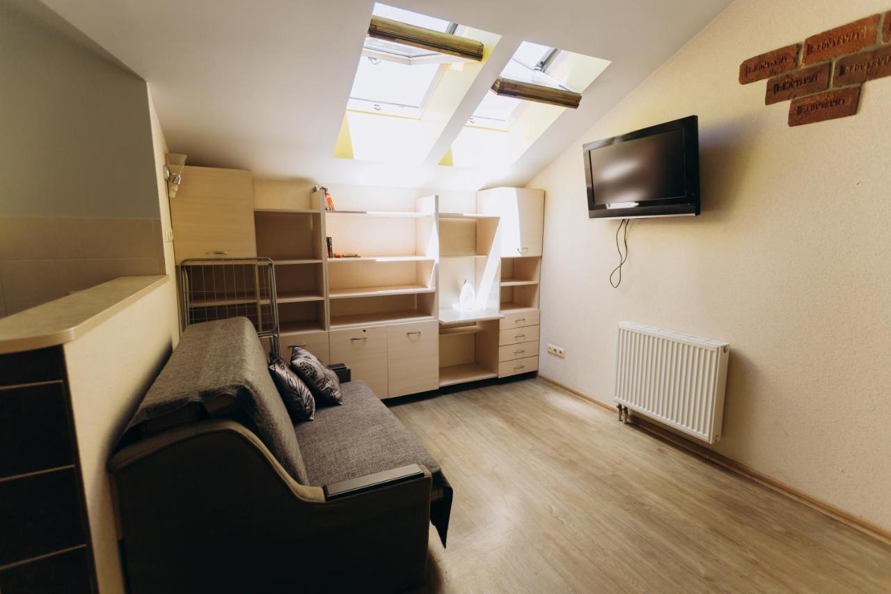 Затишні Apartments Біля Жд Вокзалу Ivano Frankivsk Bagian luar foto