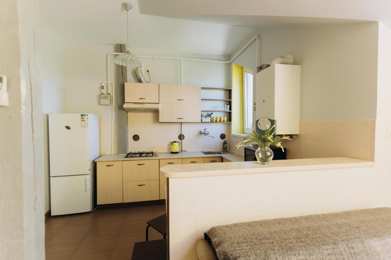 Затишні Apartments Біля Жд Вокзалу Ivano Frankivsk Bagian luar foto