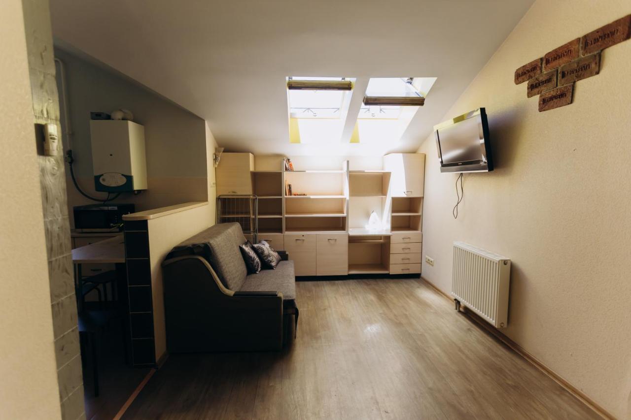 Затишні Apartments Біля Жд Вокзалу Ivano Frankivsk Bagian luar foto