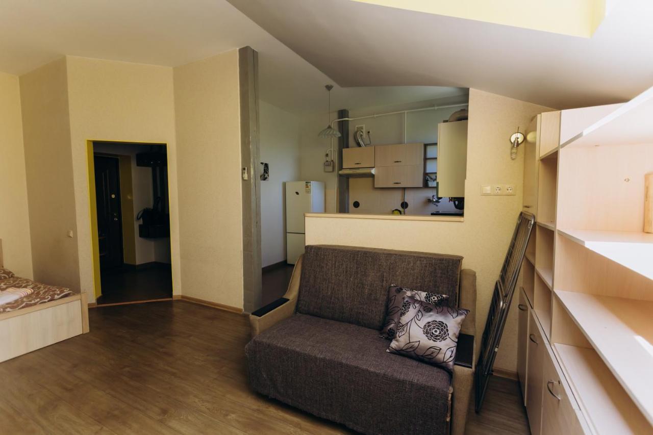 Затишні Apartments Біля Жд Вокзалу Ivano Frankivsk Bagian luar foto