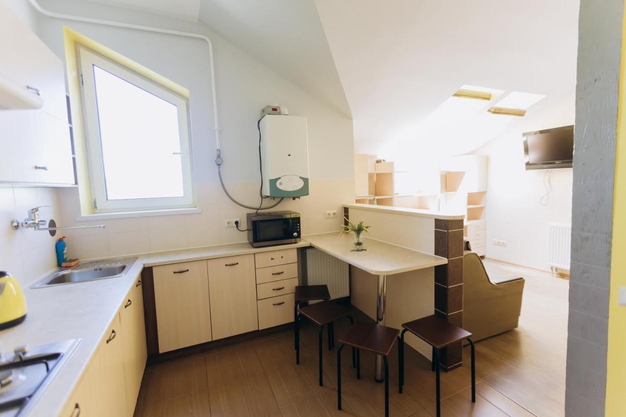 Затишні Apartments Біля Жд Вокзалу Ivano Frankivsk Bagian luar foto