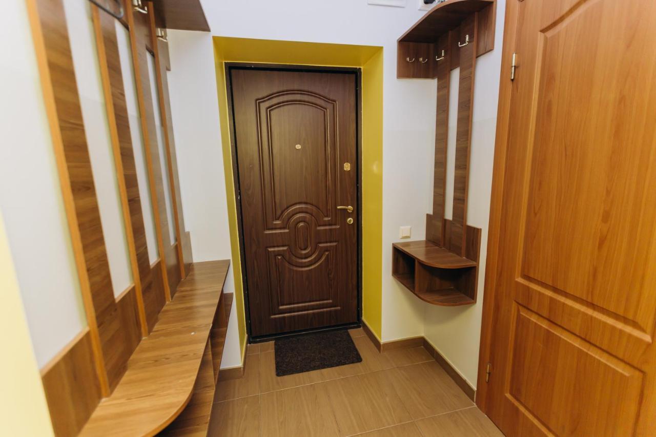 Затишні Apartments Біля Жд Вокзалу Ivano Frankivsk Bagian luar foto
