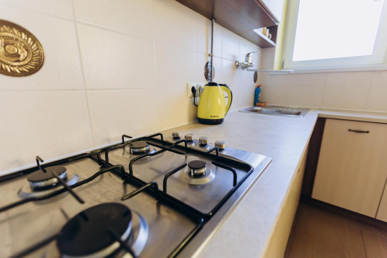 Затишні Apartments Біля Жд Вокзалу Ivano Frankivsk Bagian luar foto
