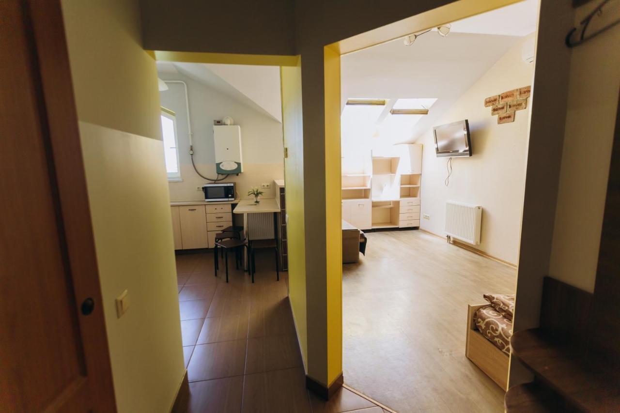Затишні Apartments Біля Жд Вокзалу Ivano Frankivsk Bagian luar foto
