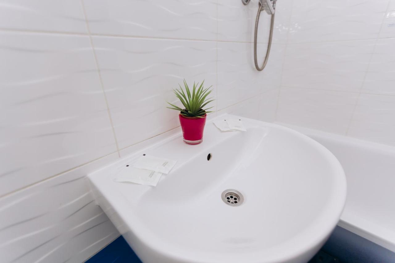 Затишні Apartments Біля Жд Вокзалу Ivano Frankivsk Bagian luar foto