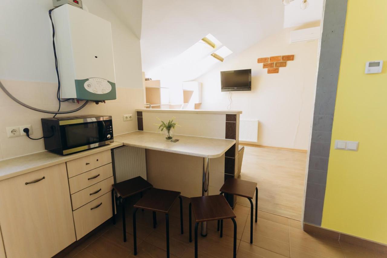 Затишні Apartments Біля Жд Вокзалу Ivano Frankivsk Bagian luar foto