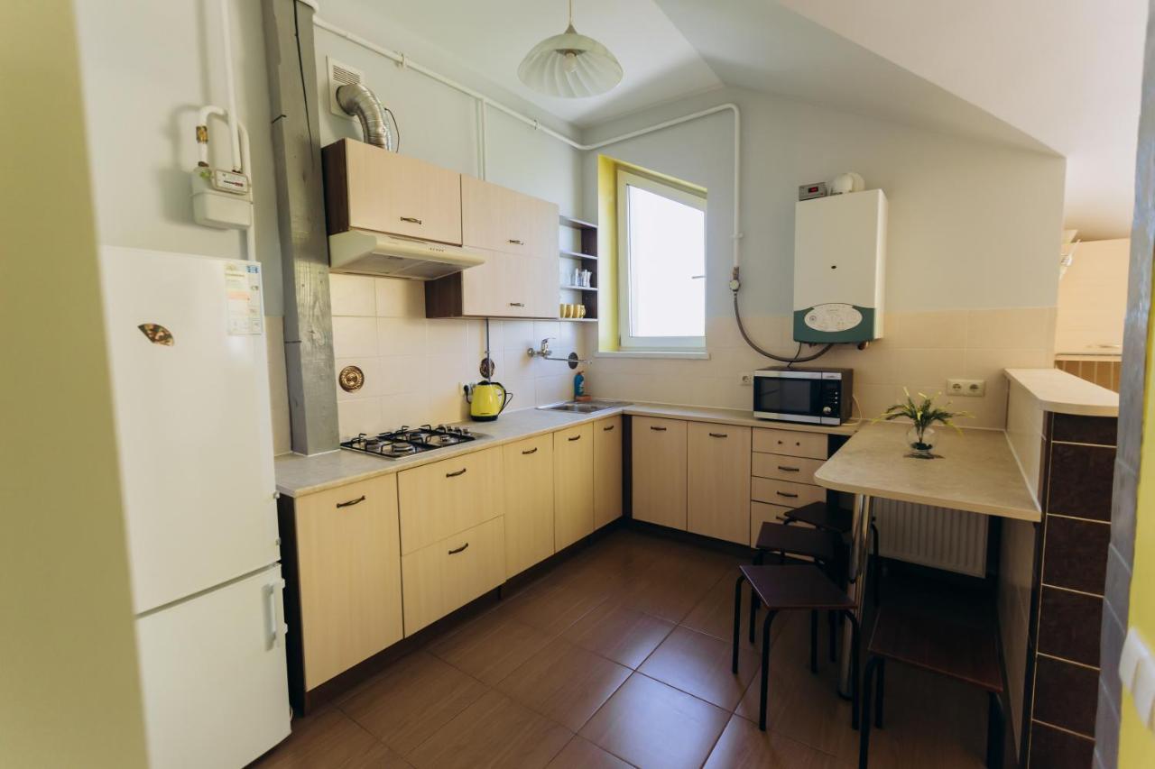 Затишні Apartments Біля Жд Вокзалу Ivano Frankivsk Bagian luar foto